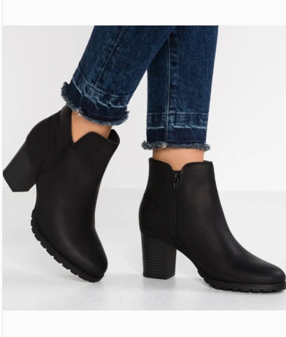 Clarks Verona Trish Leather Boots 8.5 Black NWT Ankle Booties Heel Comfort